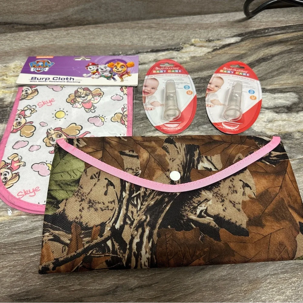 Skye Burp Cloth and Camouflage Diaper Clutch Set